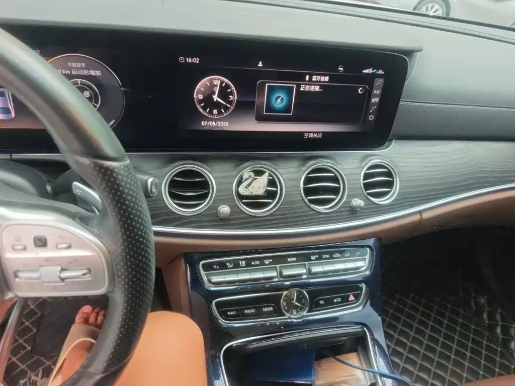 صورة 14 - Mercedes-Benz E-Class