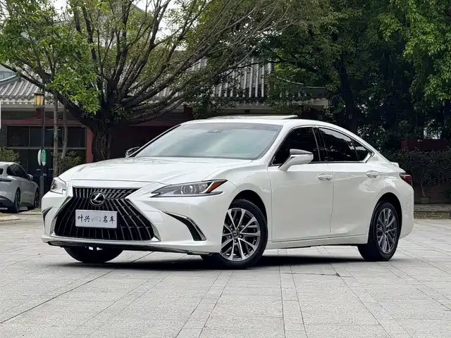 Lexus ES 2023 200 Excellence Edition — фото 1