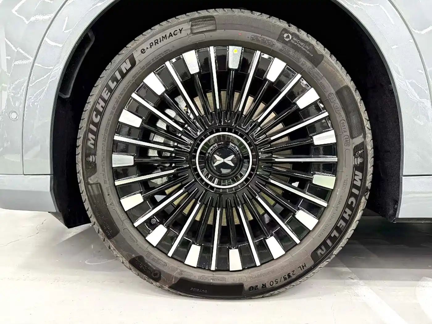 XPeng X9 2025 Extended Range Edition фото 7