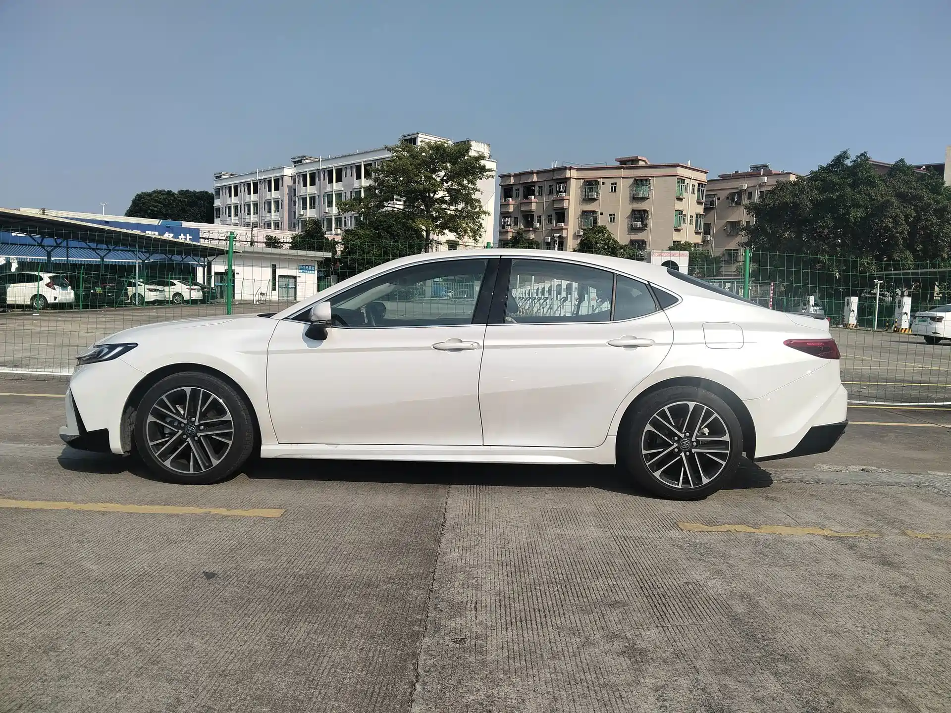 Photo 5 - Toyota Camry