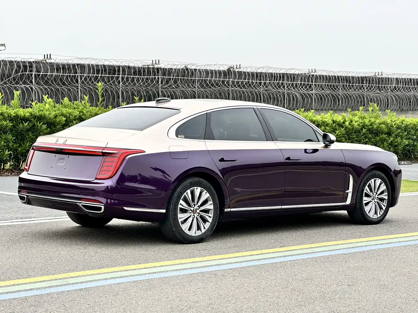 Hongqi H9 2022 2.0T Smart Connect Flag Enjoy Edition фото 4