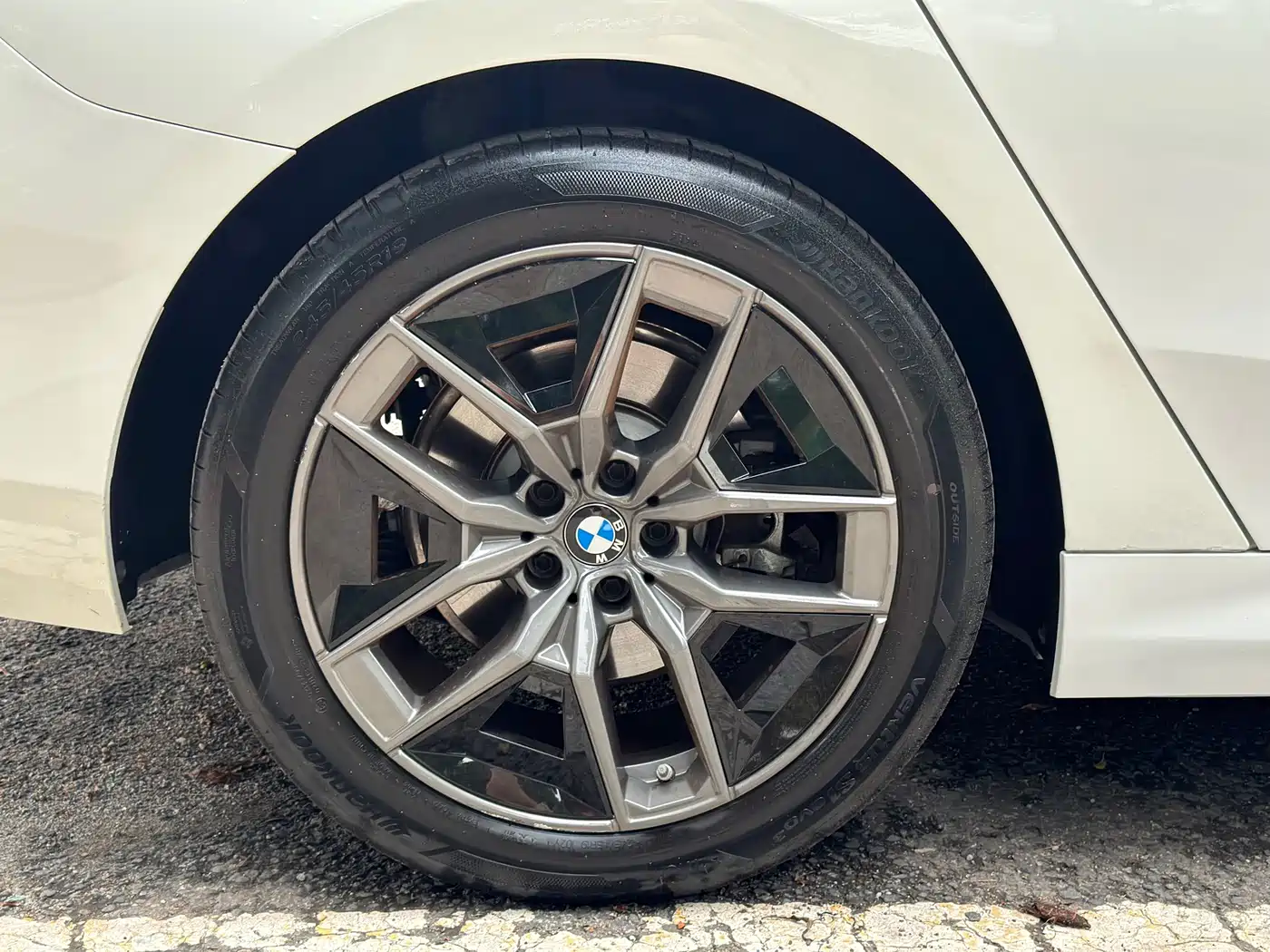 BMW 5 Series 2024 530Li Leading Model Luxury Package фото 4