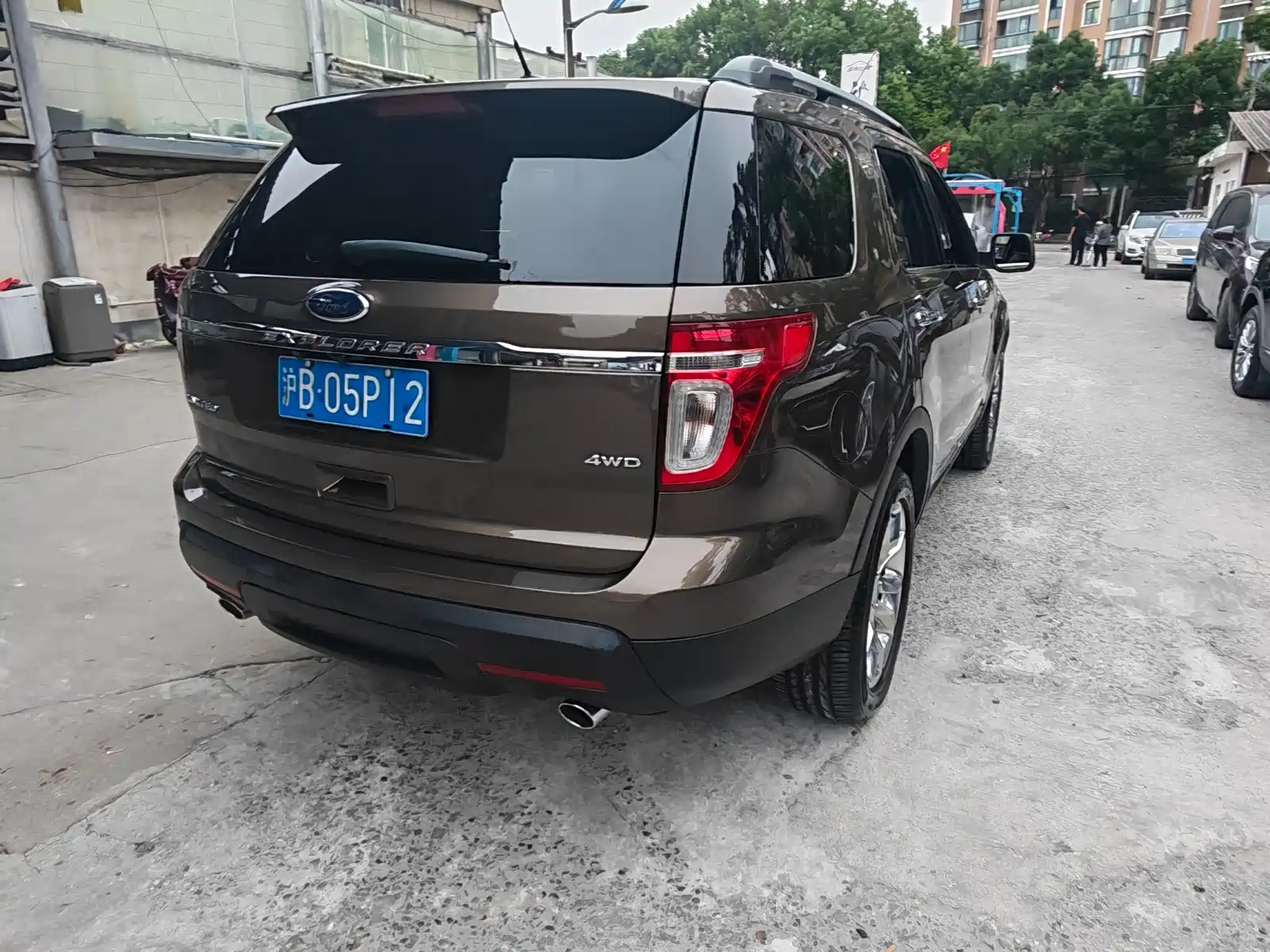 Photo 6 - Ford Explorer (Import)