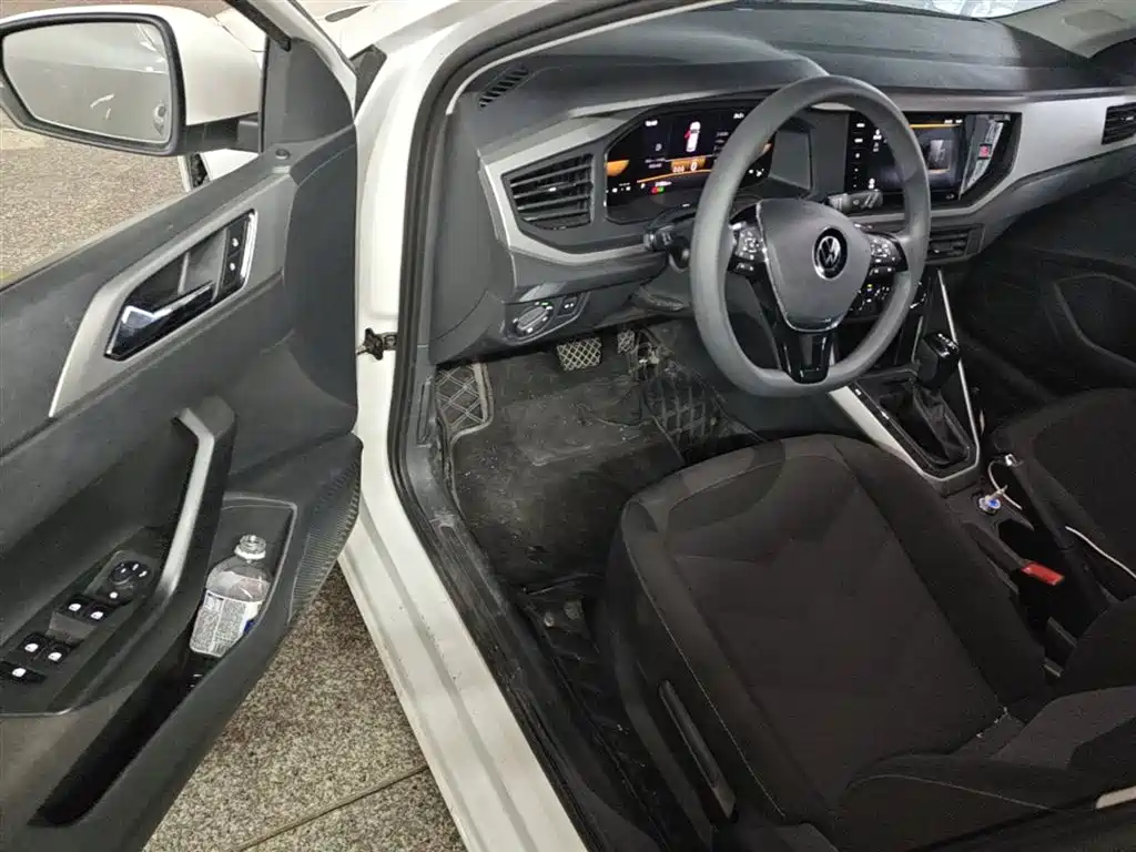 Volkswagen Polo 2023 Plus 1.5L Automatic Panorama Enjoyment Edition фото 16