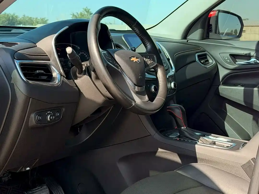 Фото 4 - Chevrolet Equinox