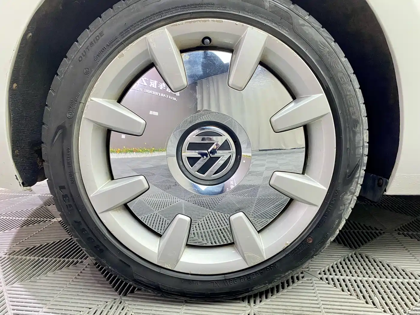 Volkswagen Beetle 2013 1.4TSI Fender Rock Edition фото 17