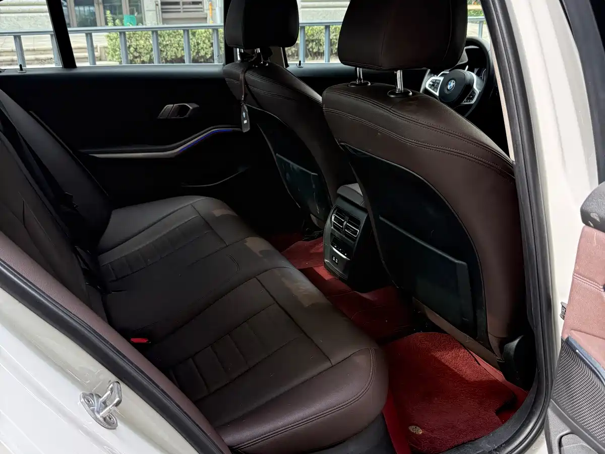 Photo 13 - BMW 3 Series