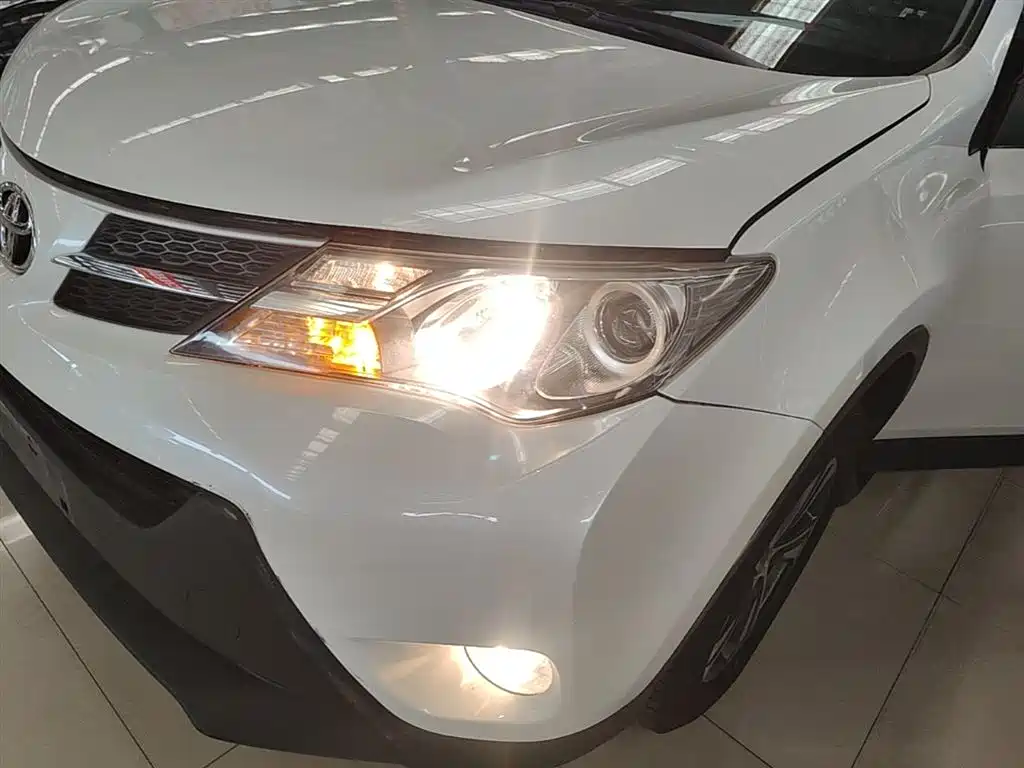 Toyota RAV4 Rongfang 2015 2.0L CVT 2WD Trend Edition фото 18