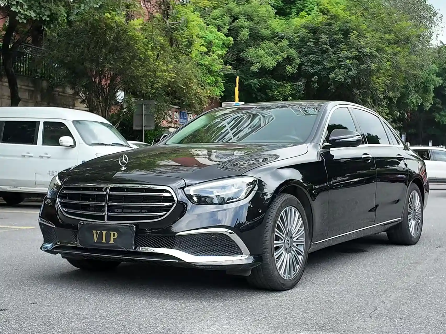 Фото 1 - Mercedes-Benz E-Class