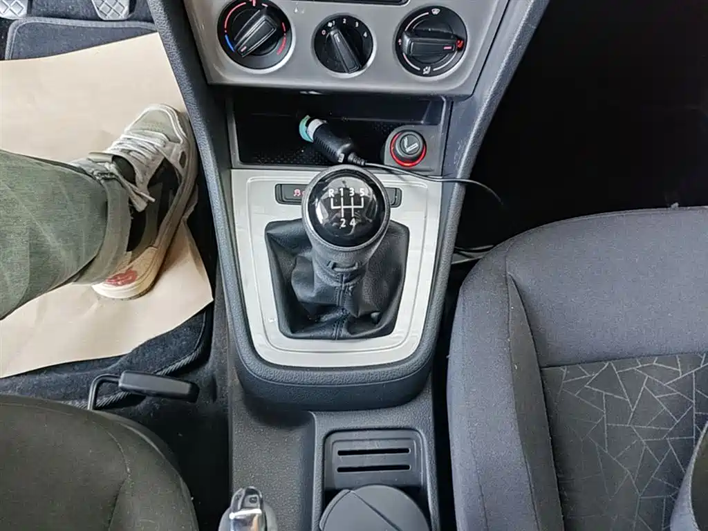 Volkswagen Lavida 2013 Facelift Classic 1.6L Manual Trend фото 14