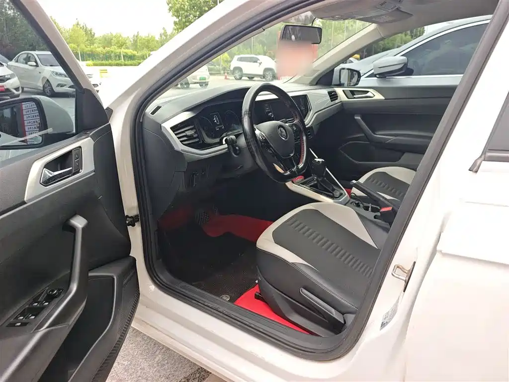 Volkswagen Polo 2019 Plus 1.5L Automatic Colorful Tech Edition фото 9