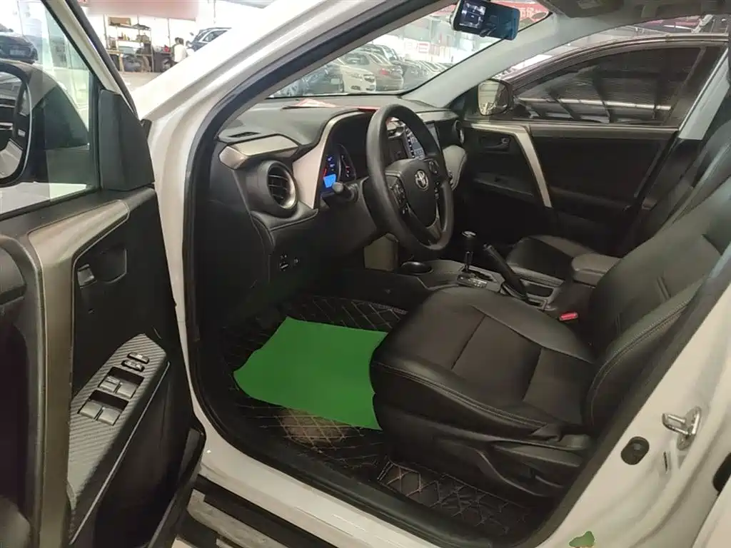 Toyota RAV4 Rongfang 2015 2.0L CVT 2WD Trend Edition фото 12