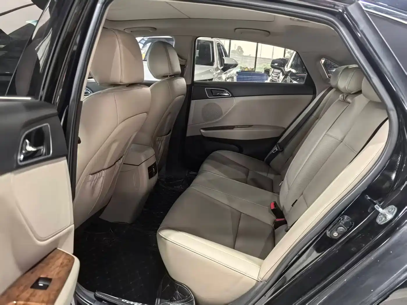 Hyundai Mistra 2014 1.8L Auto Premium DLX фото 8