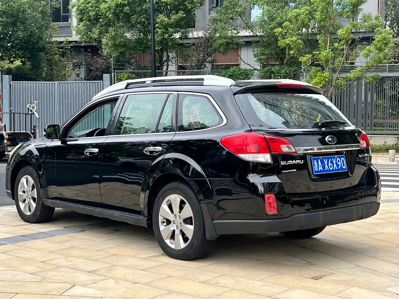 Subaru Outback 2010 2.5i Luxury фото 7