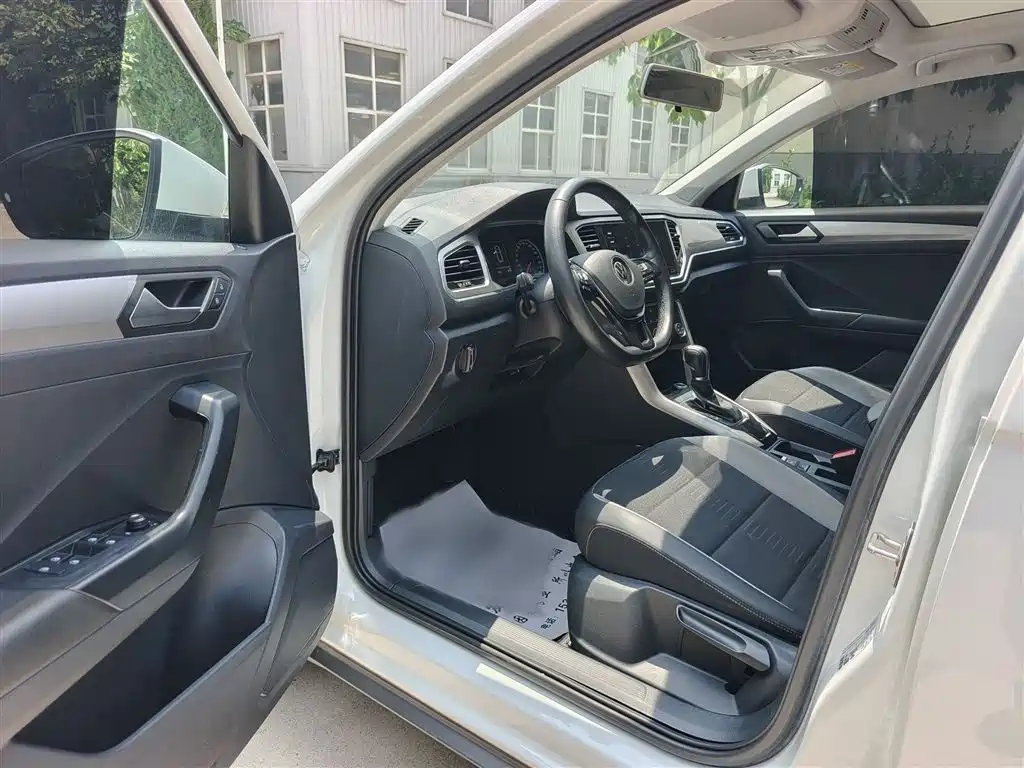 VOLKSWAGEN T-ROC EXPLORING SONGS