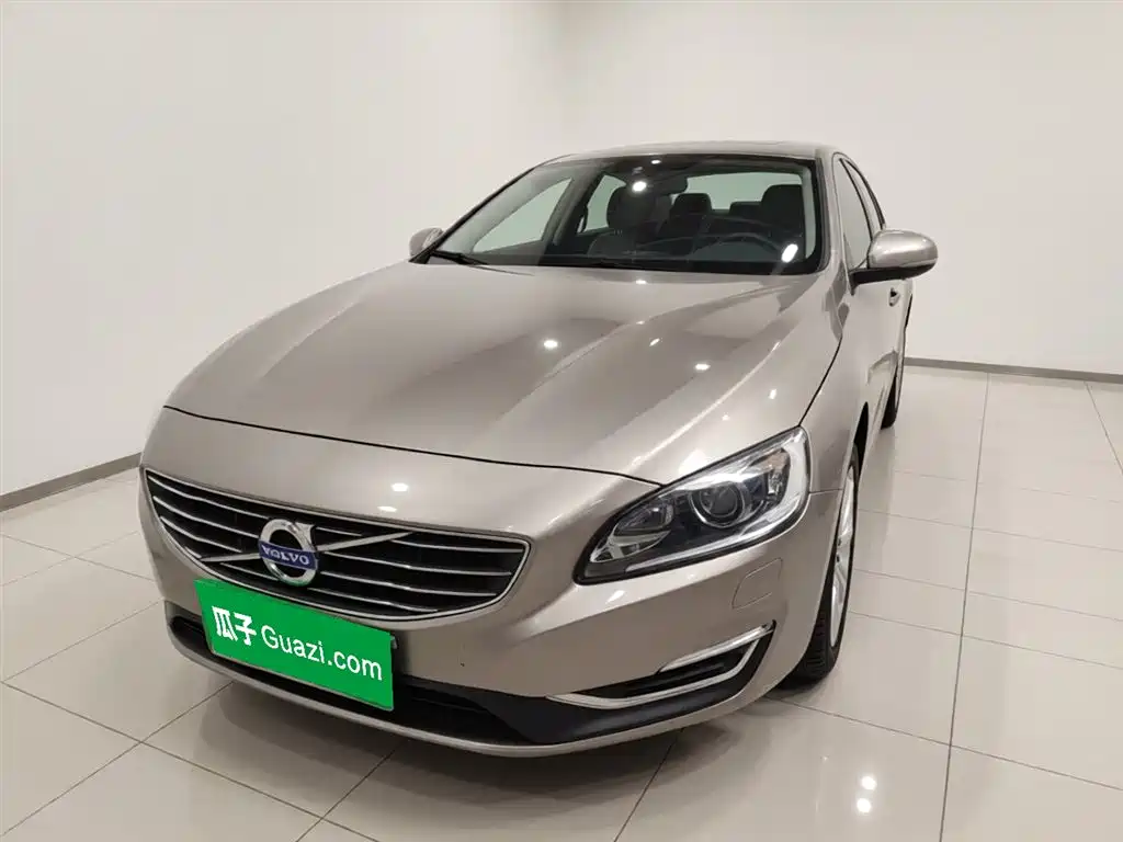 Фото 2 - Volvo S60