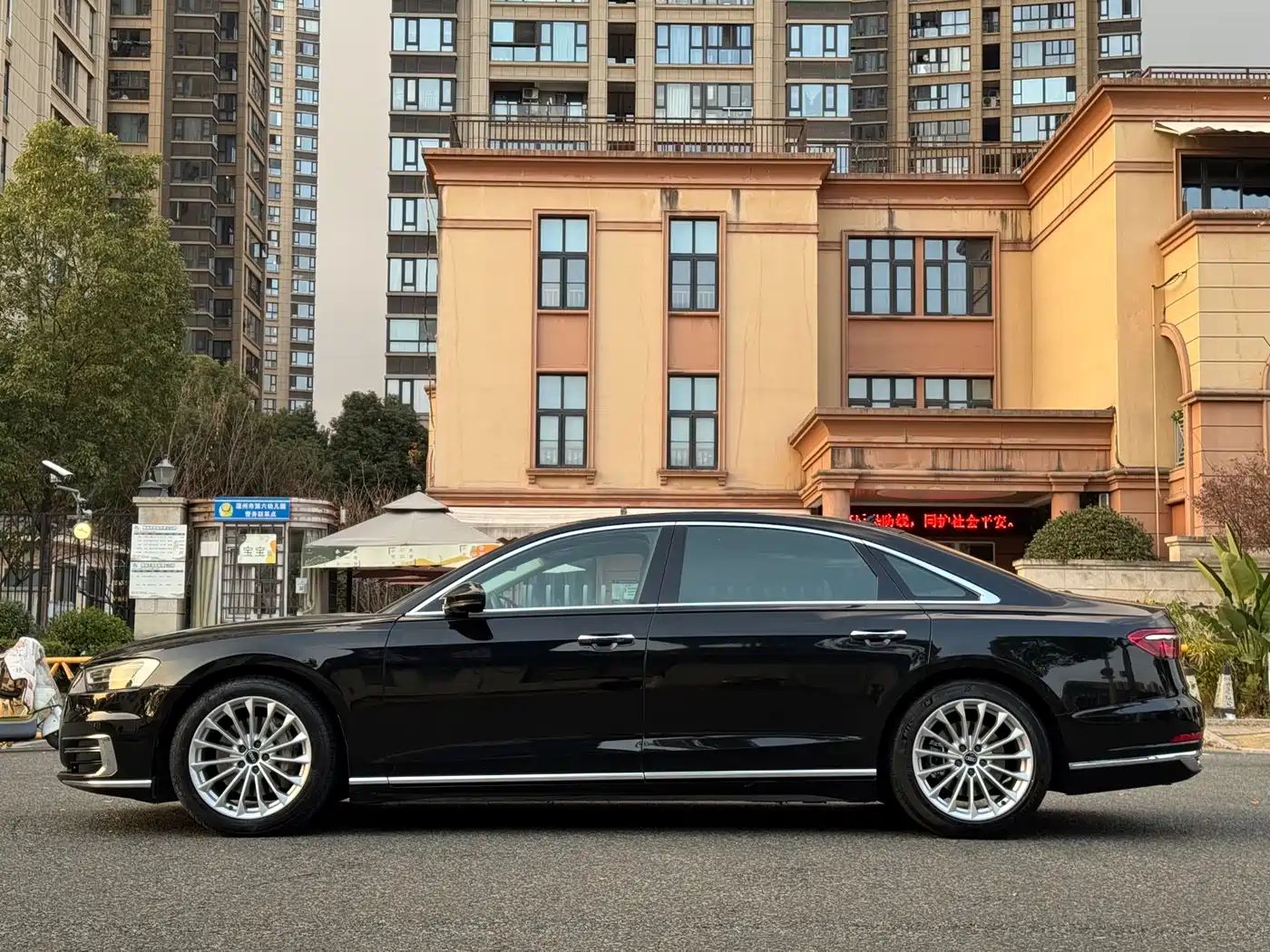 Audi A8 2022 A8L 50 TFSI quattro Comfort Collector's Edition фото 16