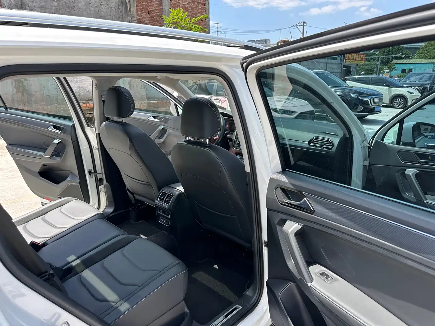 Volkswagen Tiguan L 2021 330TSI Automatic 2WD R-Line Premium фото 11