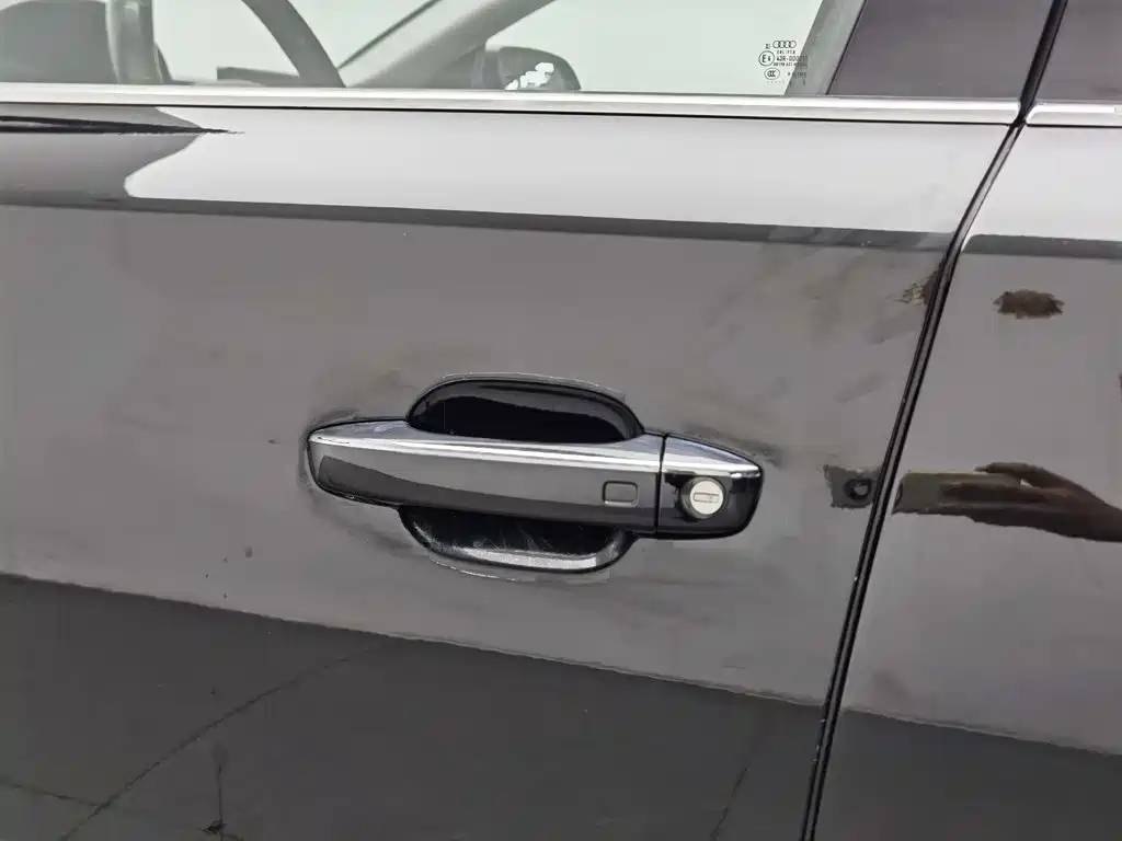 Photo 18 - Audi A8