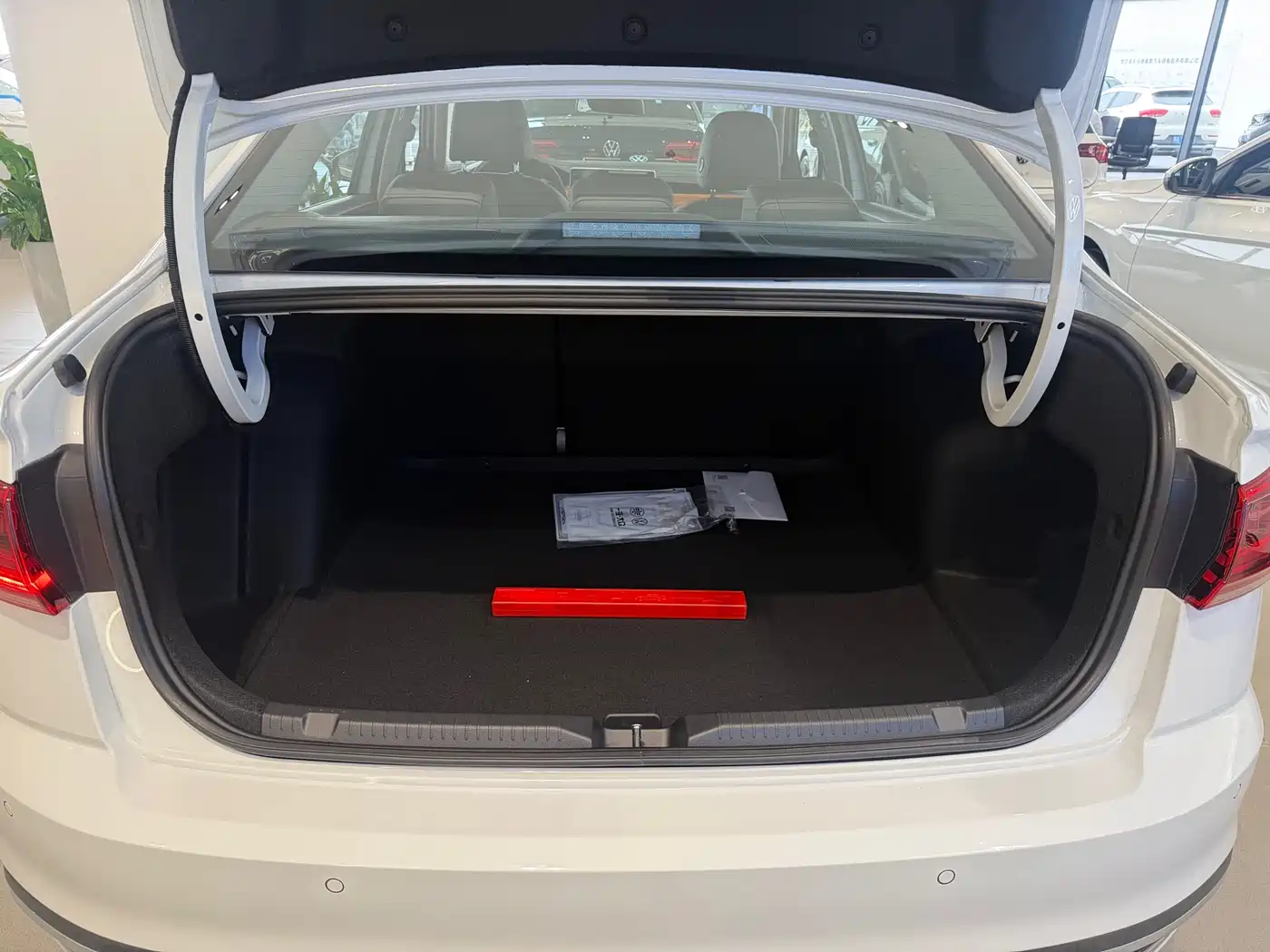 VOLKSWAGEN BORA
