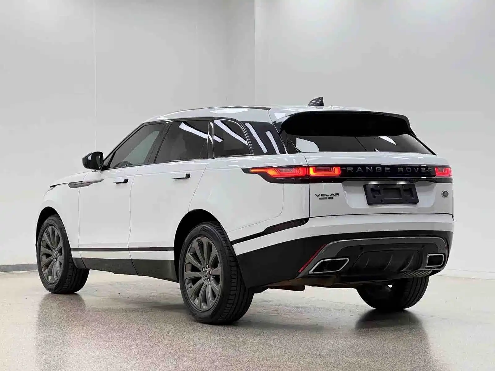 Фото 31 - Land Rover Range Rover Velar