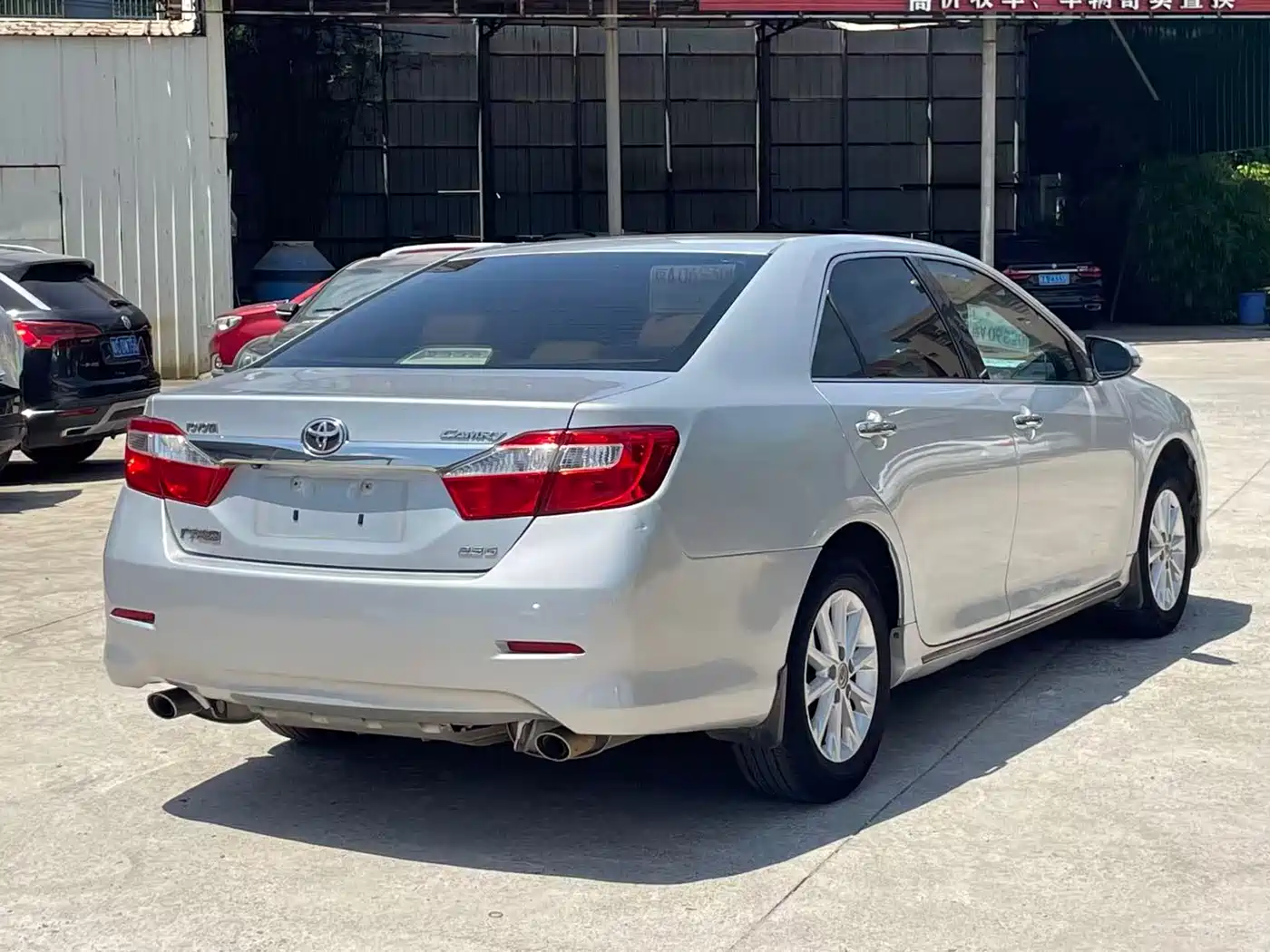 Photo 8 - Toyota Camry
