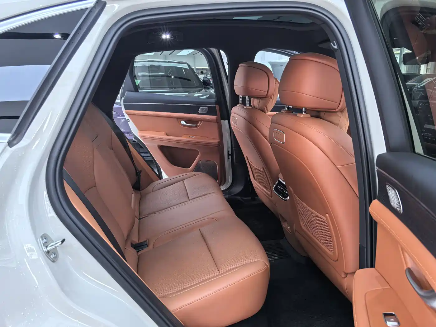 AITO Wenjie AITO M5 2025 Extended Range Ultra AWD фото 6