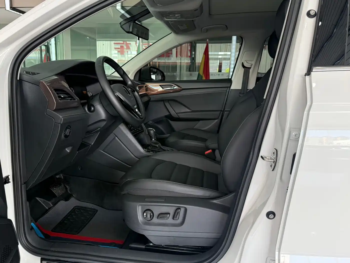Volkswagen Tharu 2022 280TSI FWD Luxury Edition фото 7