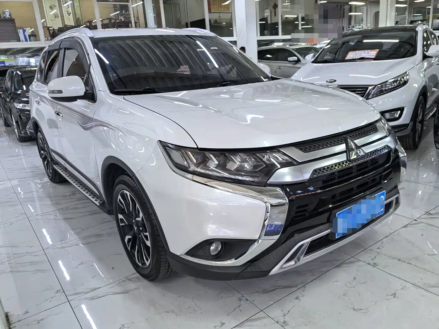 Mitsubishi Outlander 2019 2.4L 4WD Deluxe Edition 5-Seater China VI фото 3