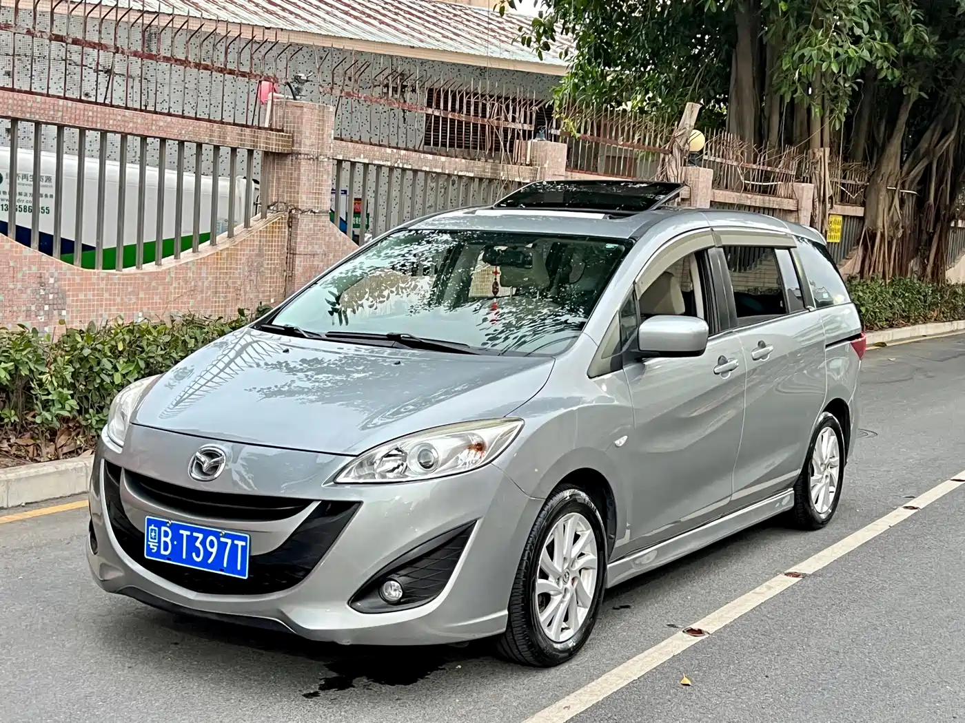 Mazda Mazda5 2011 2011 2.0L Automatic Luxury