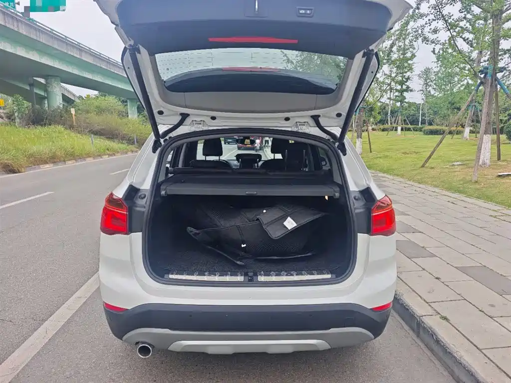 BMW X1 2019 sDrive18Li Premium Model фото 19