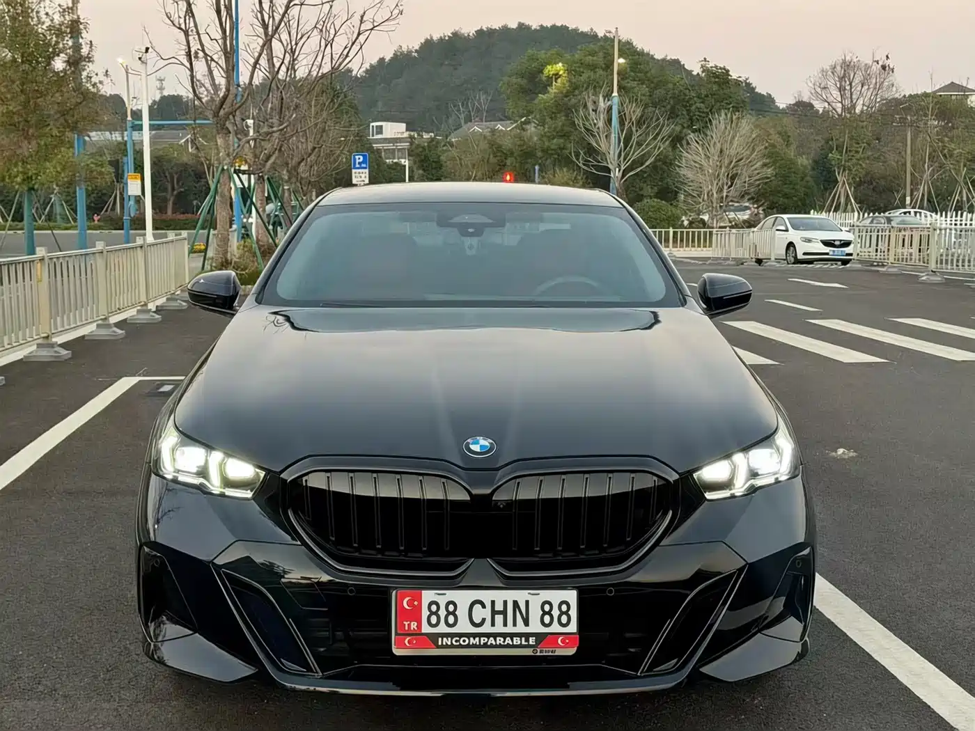 BMW 5 Series 2025 530Li Leading M Sport Package фото 2