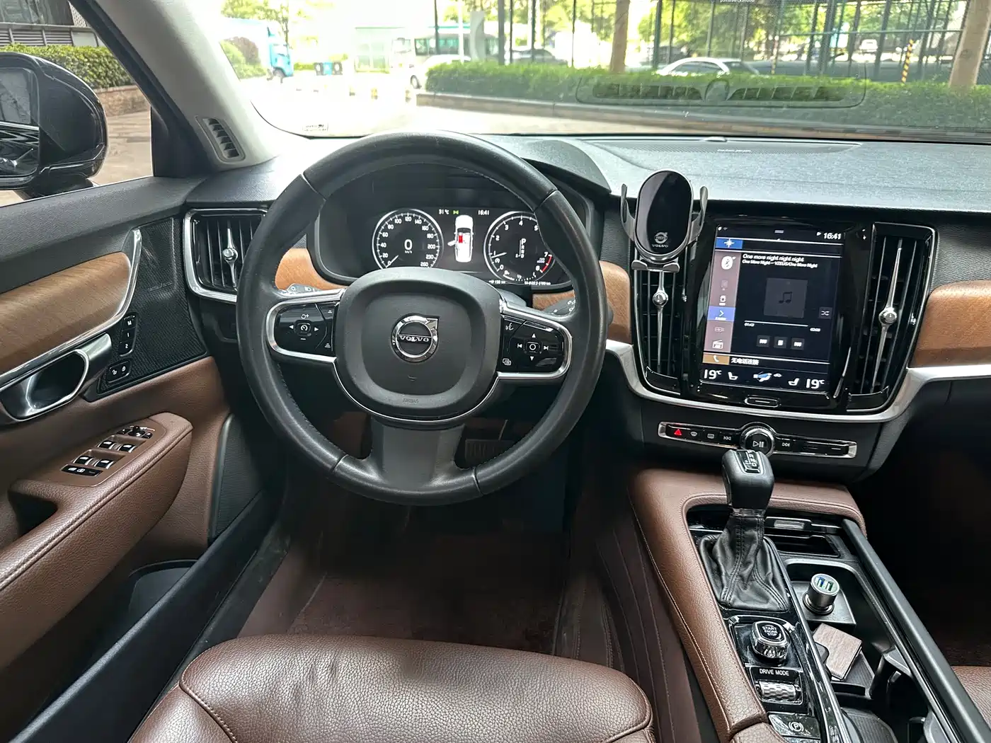 Фото 14 - Volvo S90