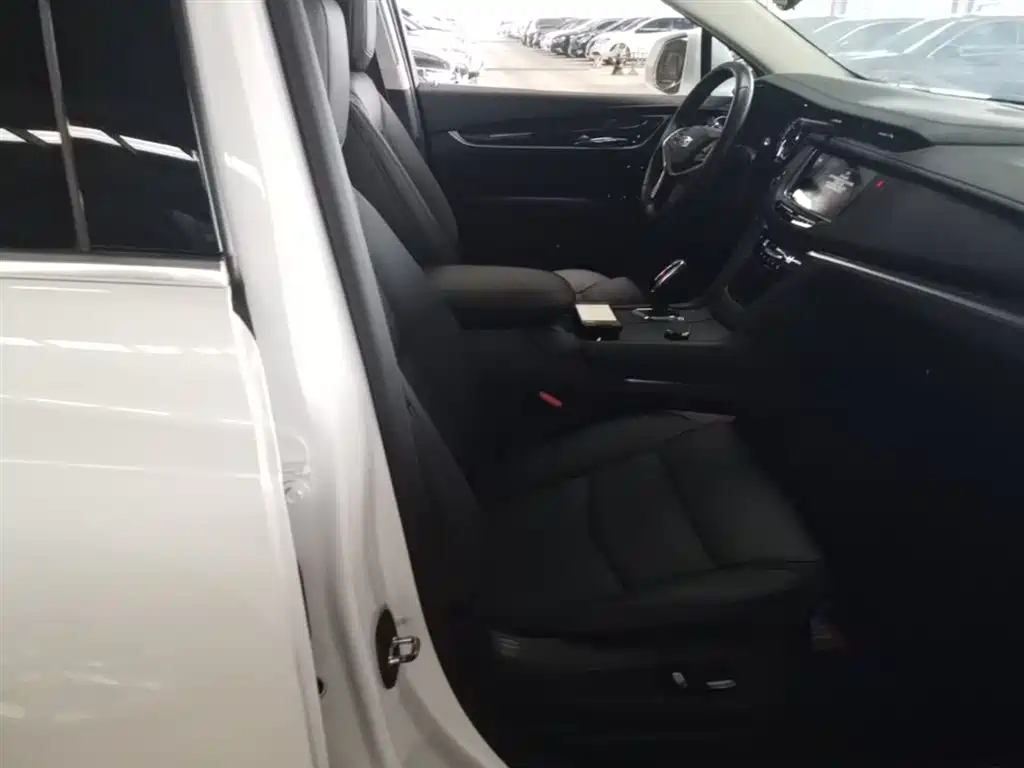Cadillac XT5 2017 Anniversary Edition 25T Luxury фото 25