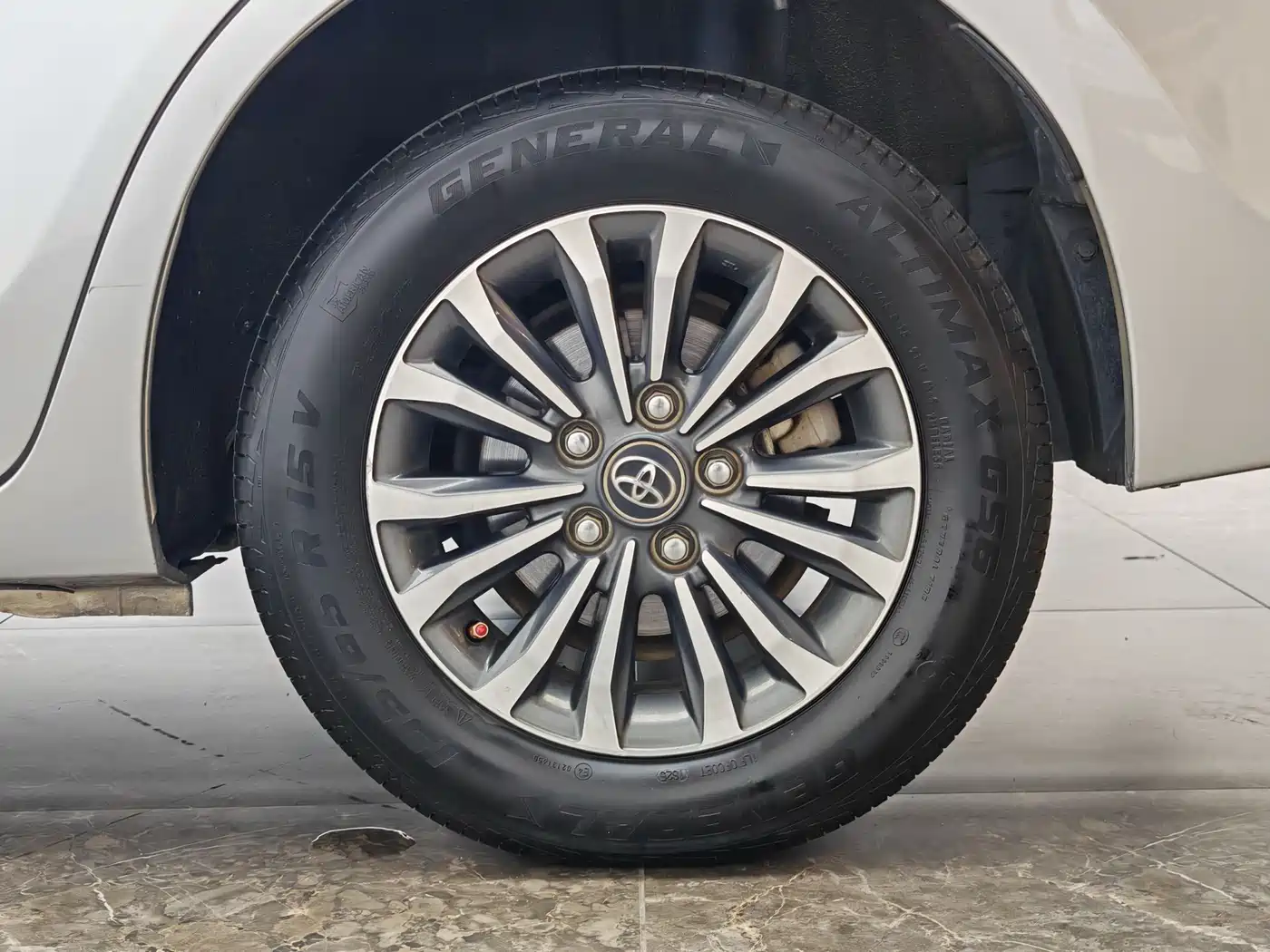 Toyota Corolla 2017 Facelift 1.2T S-CVT GL фото 9