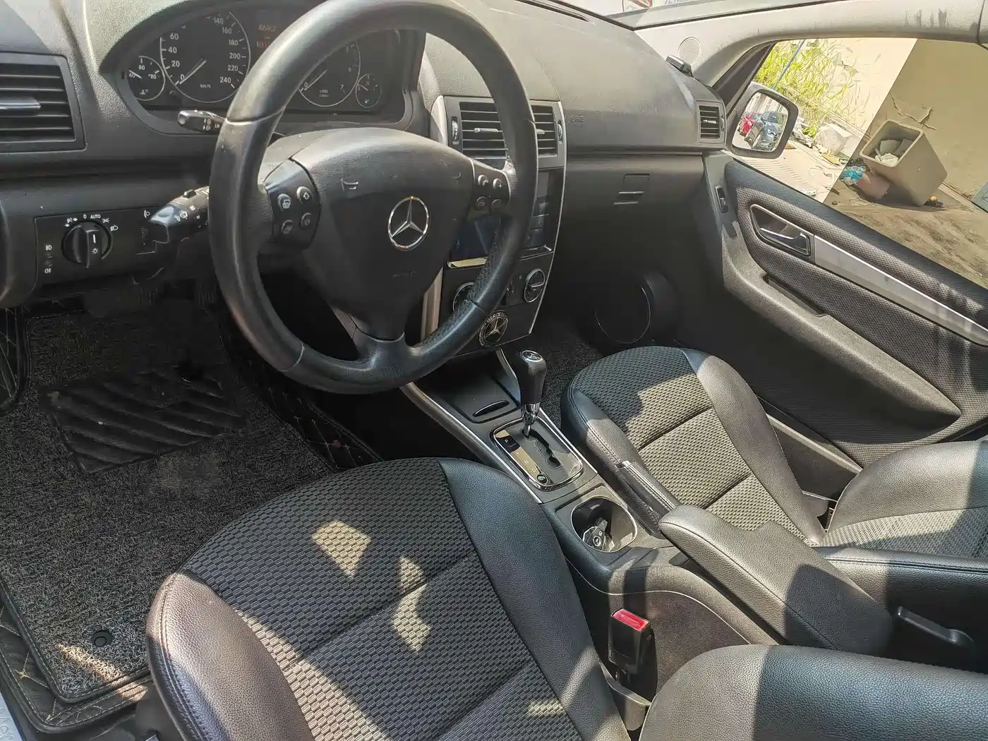 Mercedes-Benz A-Class (Import) 2011 A 180 фото 9