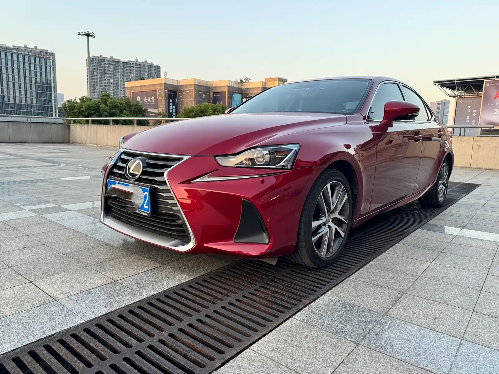 Фото 1 - Lexus IS
