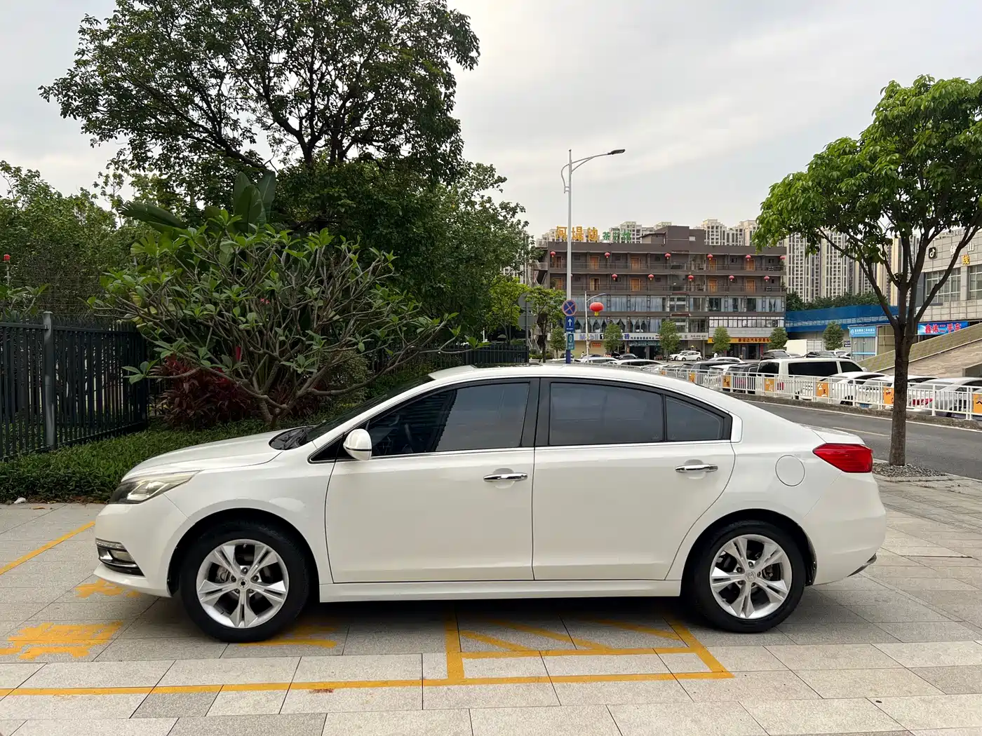 Zotye Z500 2015 2015 1.5T CVT Premium