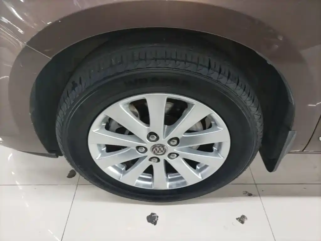 Photo 23 - Buick GL8