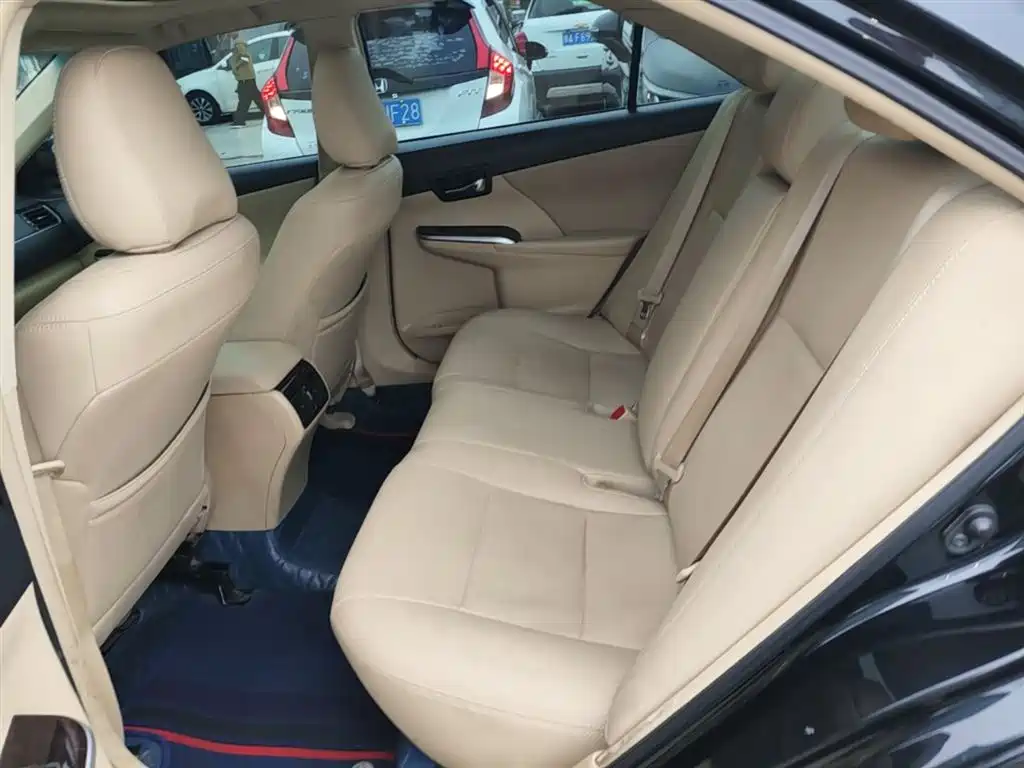 Toyota Camry 2016 2.0E 10th Anniversary Elite Edition фото 17
