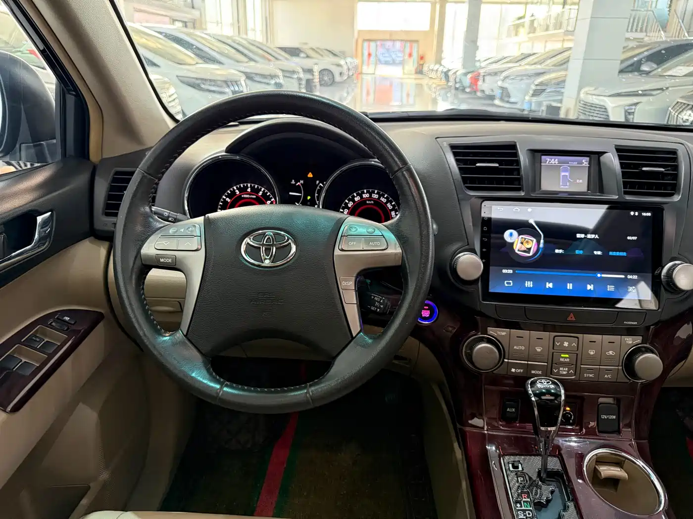 Toyota Highlander 2011 2.7L 2WD 7-seat Luxury фото 11