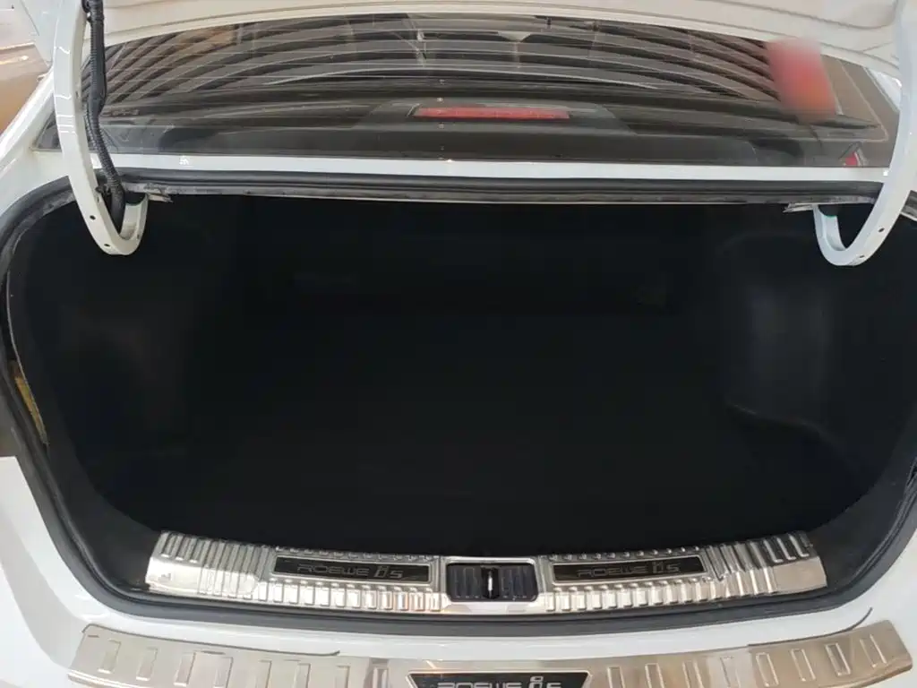 Roewe i5 2019 2019 1.5L Manual 4G-Connected Langyue Edition