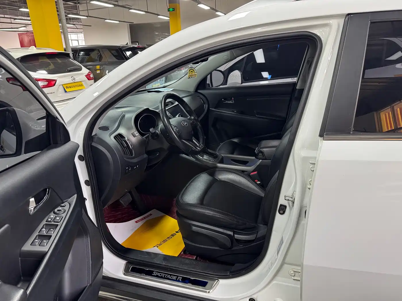 Kia Sportage 2016 2.0L Automatic 2WD DLX фото 8