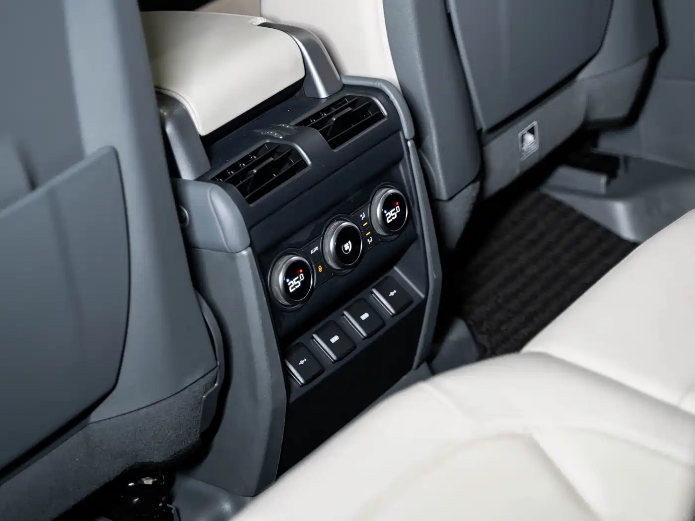 Land Rover Defender 2020 Model 110 P400 HSE фото 20