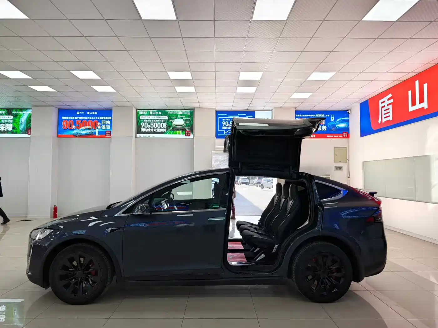 TESLA MODEL X