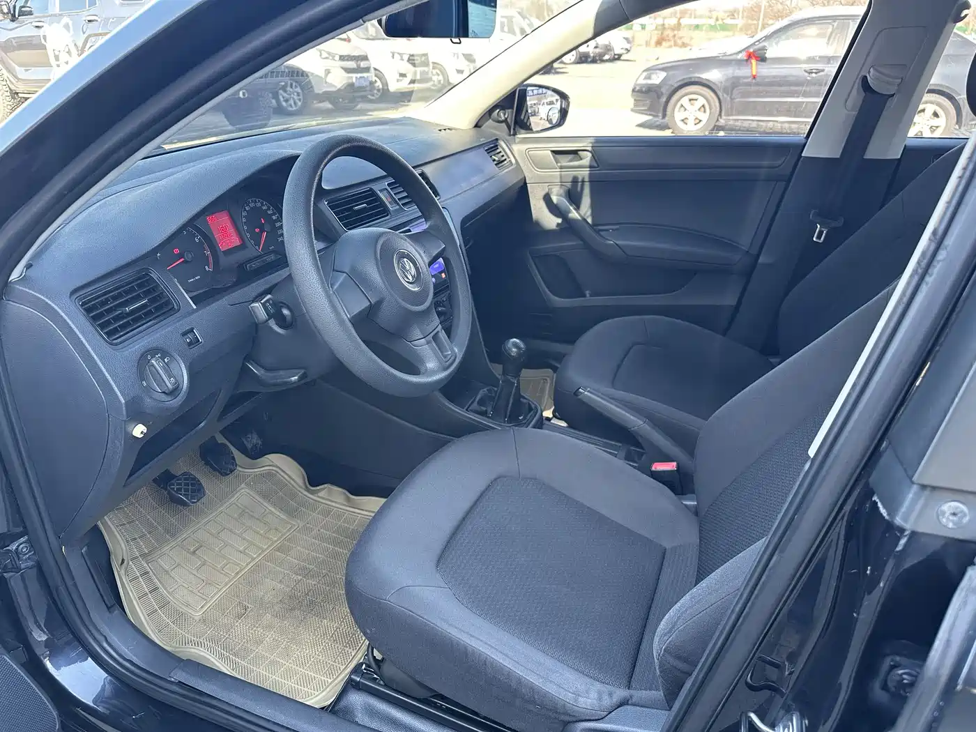 Volkswagen Santana 2013 1.4L Manual Trend Edition фото 5