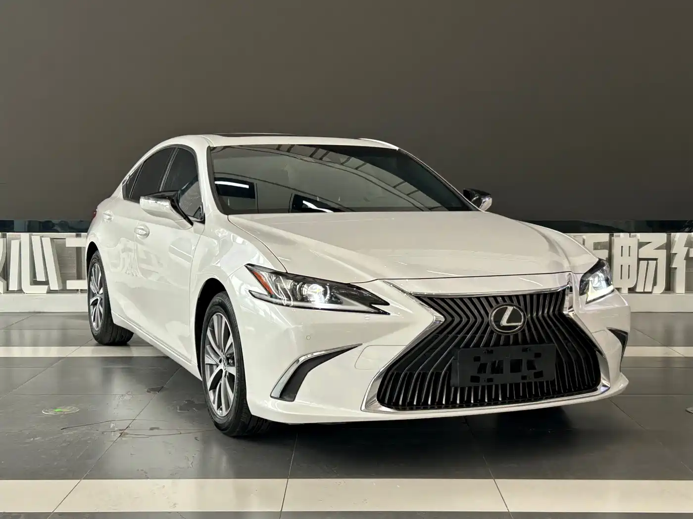 Lexus ES 2018 200 Excellence Edition China V фото 3