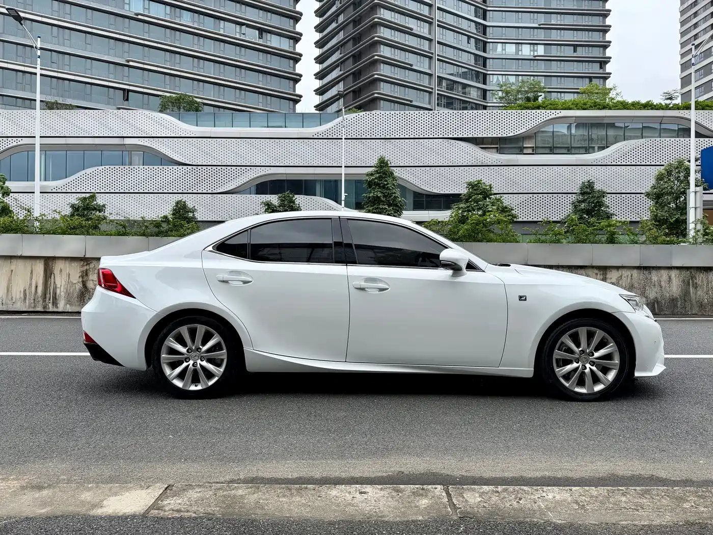 Lexus IS 2015 200t F SPORT фото 7