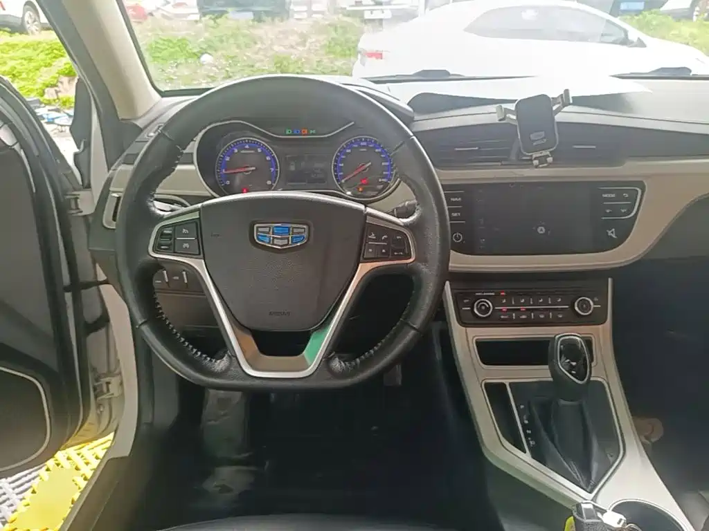 Фото 10 - Geely Vision