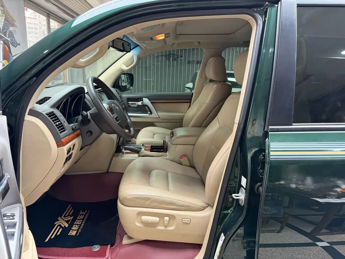 Toyota Land Cruiser 2012 4.6L Automatic VX-R фото 13
